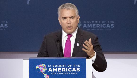 El presidente de Colombia, Iván Duque Márquez, pronuncia un discurso durante la segunda sesión plenaria de la Cumbre de las Américas 2022 en Los Ángeles, California, EE.UU.
