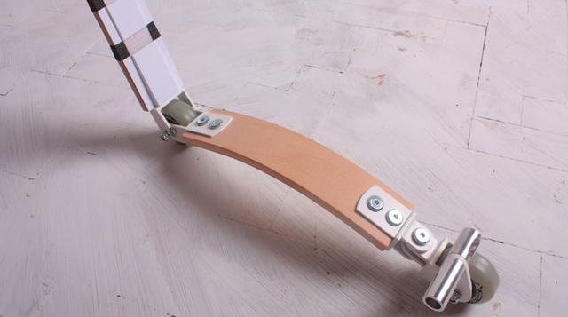 Accesorio único: Esta correa se convierte en un scooter - 3