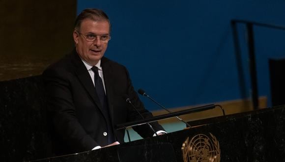 El secretario de Relaciones Exteriores de México, Marcelo Ebrard, se dirige a la 77ª sesión de la Asamblea General de las Naciones Unidas en la sede de la ONU en la ciudad de Nueva York el 22 de septiembre de 2022. (Foto referencial de Yuki IWAMURA / AFP)