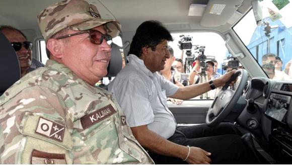 El comandante en jefe de las Fuerzas Armadas de Bolivia, el general Williams Kaliman, pidió al presidente Evo Morales que renuncie, en medio de protestas por su cuestionada reelección en los comicios del 20 de octubre. (Reuters).