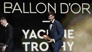Alisson Becker, ganador del Trofeo Yashin al mejor portero del año