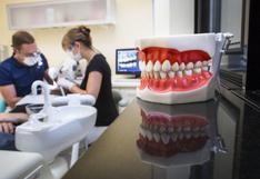 Crean material sintético que repara y regenera los dientes dañados
