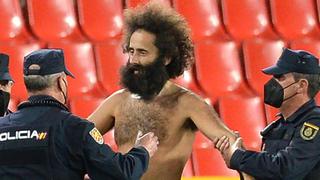 Manchester United vs. Granada: hombre desnudo invadió la cancha en pleno juego por Europa League