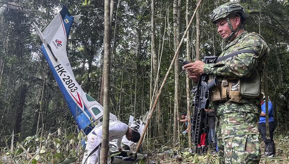 Soldados que buscan a los niños desaparecidos en la selva amazónica colombiana en el municipio de Solano, departamento de Cúcuta, Colombia, el 23 de mayo de 2023. (Foto de Handout / Ejército colombiano / AFP)