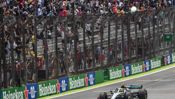 Hamilton quedó tercero en la carrera sprint del GP de Brasil. Este domingo se corre la prueba principal. (Foto: AFP)