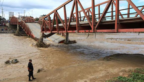 Uno de los puentes que colapsó con las intensas lluvias y el desborde de los ríos fue el puente Virú, ubicado en  La Libertad.