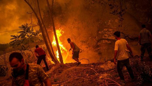 El incendio al norte de Atenas, ha producido que varios pueblos de Peteli deban ser evacuados. (Foto: Il Messagero)