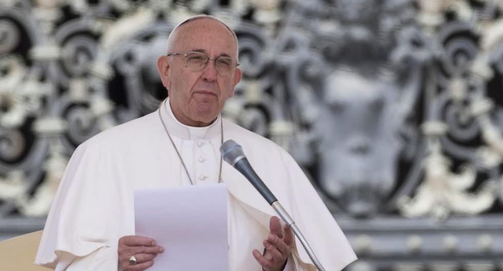 El chaleco fue entregado al papa Francisco por parte de la ONG Proactiva (Foto: EFE)