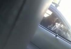 Captan a hombre golpeando a niño dentro de un auto en Ciudad Juárez