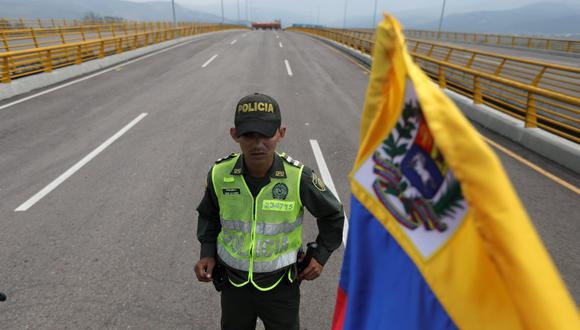 Las fronteras de Venezuela se encuentran cerradas y tensas en medio de las protestas de venezolanos exigiendo que se permita el ingreso de las donaciones. (Reuters)