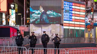 Nueva York: policías y bomberos continúan desafiando la orden de vacunarse contra el coronavirus