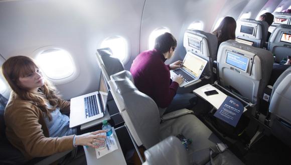 Aerolíneas compiten por ofrecer Wi Fi en guerra por pasajeros