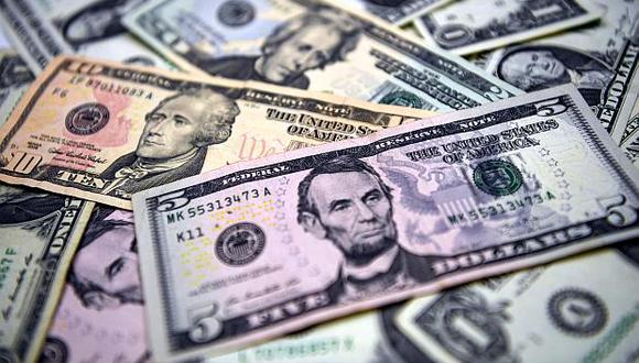 El dólar en el mercado paralelo se cotizó a 3,275.24 bolívares soberanos en la jornada previa. (Foto: AFP)