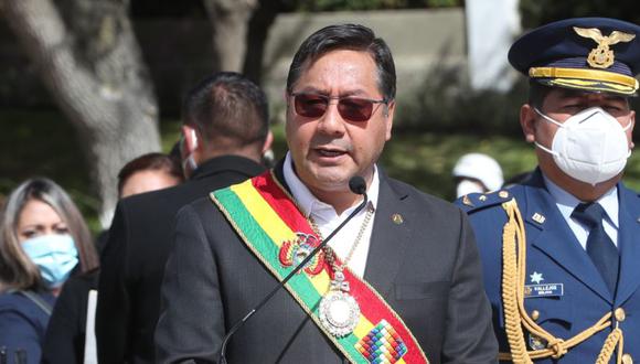 El presidente de Bolivia Luis Arce (izquierda) da un discurso en un acto oficial con motivo del Día del Mar, en La Paz (Bolivia).  (Foto: Archivo/EFE/Martin Alipaz).