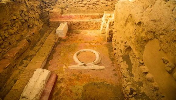 Las paredes, el altar (en la foto), el foso y los artefactos de Cancho Roano se conservaron bien a pesar del incendio. (GETTY/CAVAN IMAGES).