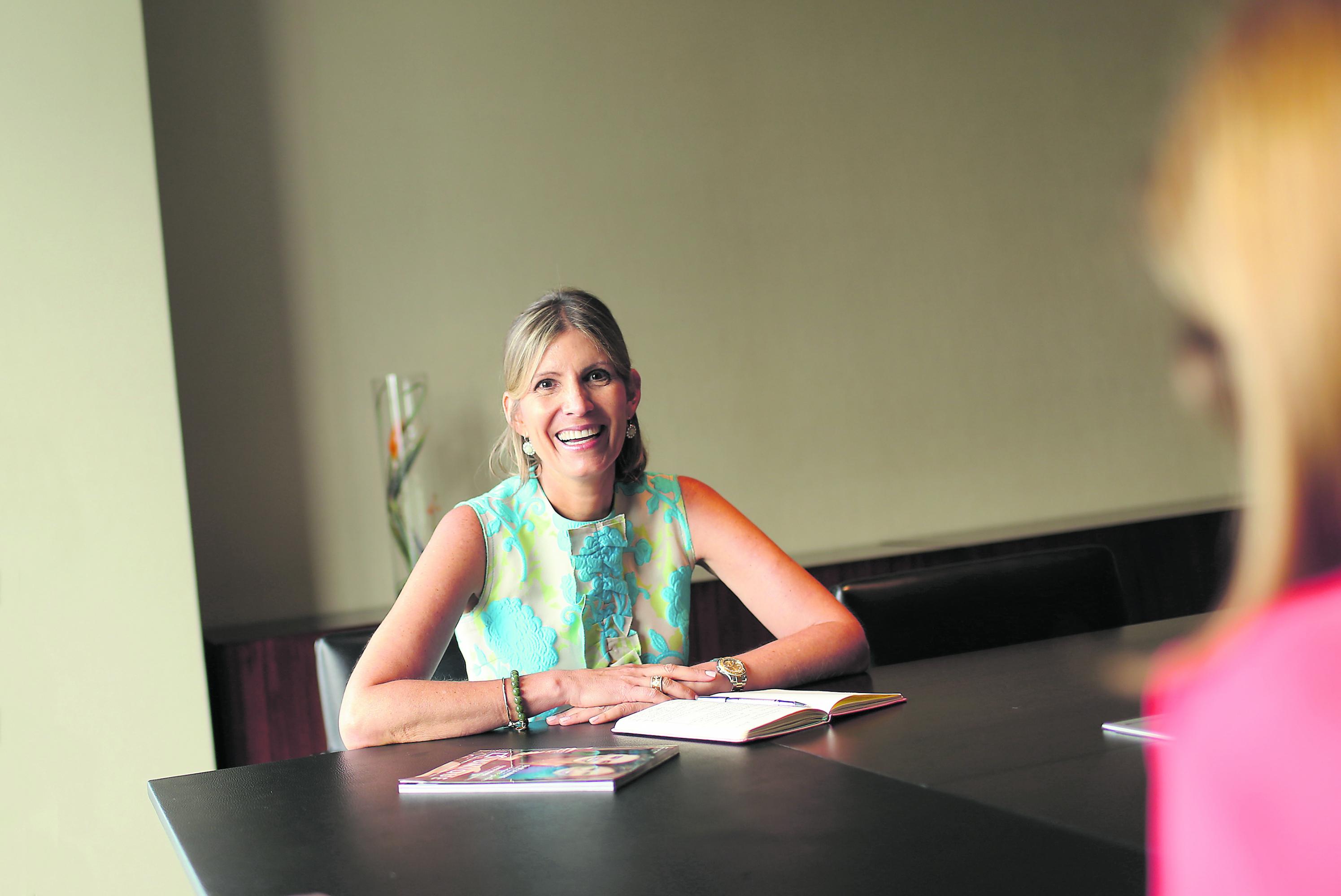 La ejecutiva, que nos atendió en medio de la Convención Nacional de Directoras de Unique, nos comenta que actualmente son 150 mil consultoras quienes componen la fuerza de ventas de la empresa en el país.