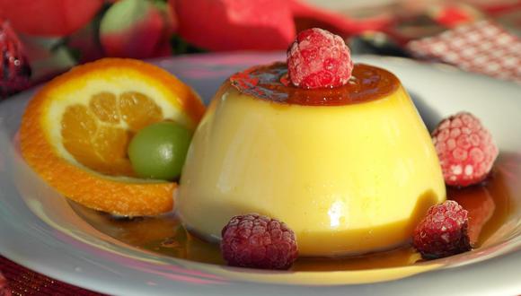 El flan es un postre clásico, frío y cremoso que puedes preparar en casa sin ser un experto en la cocina. (Foto: Pexels)