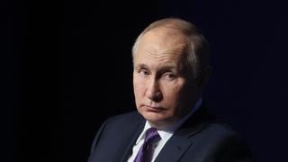 Vladimir Putin llama a Scholz a “revisar” la postura sobre Ucrania
