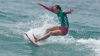 Una tablista francesa habría corrido la ola más grande de la historia del surf femenino