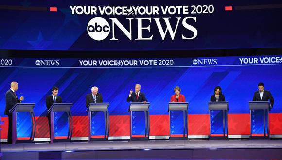 En esta ronda de debates, participaron tres de los precandidatos "estrella": Bernie Sanders (izquierda), el exvicepresidente Joe Biden (centro) y Elizabeth Warren. (Foto: Getty Images, vía BBC Mundo).