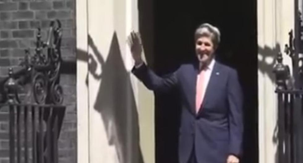 John Kerry pasó bochornoso momento. (Foto: captura)