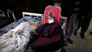 Pakistán: ataque con bomba cerca de escuela dejó 64 muertos