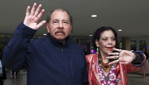 El presidente de Nicaragua, Daniel Ortega, y su esposa y vicepresidenta, Rosario Murillo, luego de una reunión en el Centro de Convenciones Olof Palme en Managua el 14 de junio de 2023. (Foto de Jairo CAJINA / Presidencia de Nicaragua / AFP)