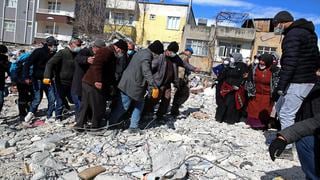 Tras 198 horas atrapados entre escombros, tres jóvenes fueron rescatados en Turquía