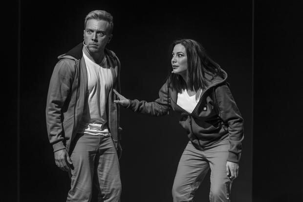 Julián Zucchi and Natalia Salas during the play "Love, we have to talk".