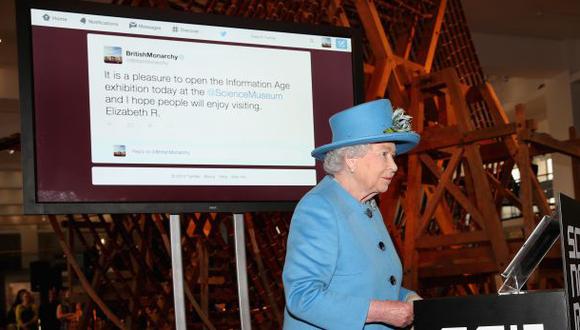 Isabel II de Inglaterra envió su primer tuit