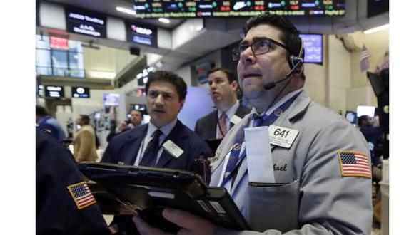 Operadores observan con expectativa el movimiento de la Bolsa de Nueva York. (Foto: AP)