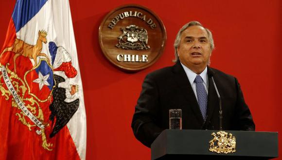 Ministro chileno atribuyó voz temblorosa a exceso de trabajo