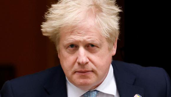 El primer ministro británico, Boris Johnson, sale del número 10 de Downing Street, en el centro de Londres, el 30 de marzo de 2022. (Tolga Akmen / AFP).