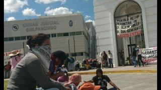 México: Toman edificios oficiales por estudiantes desaparecidos