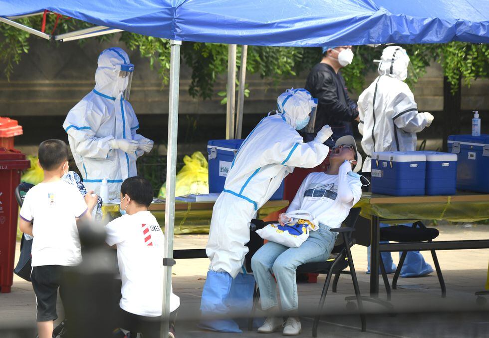 La ciudad de Beijing realiza masivas pruebas de descarte del coronavirus. (Noel Celis / AFP).
