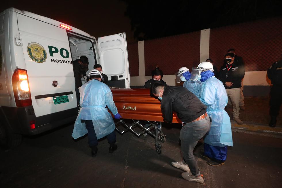 Los restos de Abimael Guzmán, cabecilla del grupo terrorista Sendero Luminoso, permanecieron en la morgue del Callao hasta después de la 1 am. Luego fueron trasladados al Hospital Naval, donde fue cremado.