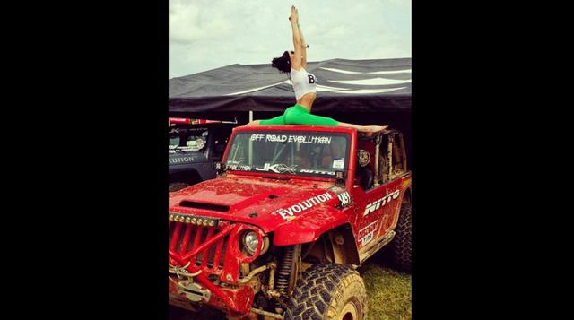 Instagram: La bella fanática del yoga y los Jeep - 22