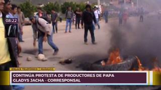 Productores de papa continúan con bloqueo de vías por paro agrario