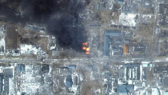 Edificios destruidos en Mariúpol. Las autoridades de la ciudad afirmaron que los ataques rusos han dejado al menos 2.400 civiles muertos. (Foto: Reuters)