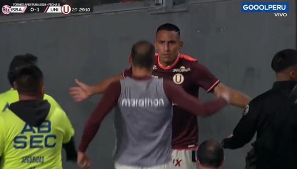 ‘Valegol’ festejó el gol con efervescencia junto a la hinchada ‘crema’ en el Estadio Nacional.