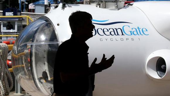 El presidente de OceanGate, Stockton Rush, frente a uno de los submarinos de la empresa. (Getty Images).