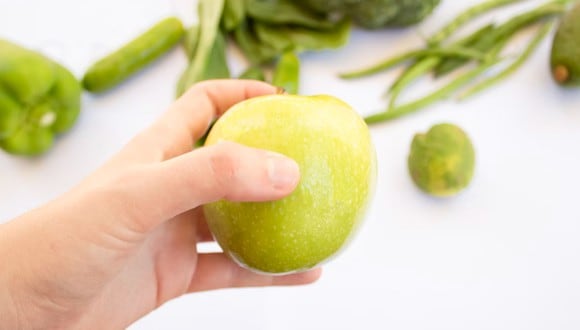 Los beneficios de comer manzana verde en ayunas. | Imagen referencial: S O C I A L . C U T / Unsplash