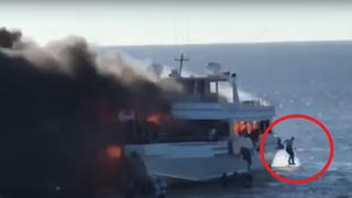 Pasajeros de un bote casino en llamas salvan sus vidas [VIDEO]