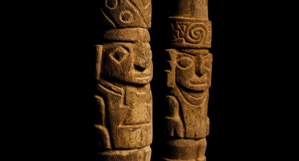 Entre las nuevas piezas encontradas sorprende el hallazgo de dos báculos esculpidos en un estilo similar al ídolo de madera de Pachacámac. ¿En qué consiste la relevancia de estos objetos?