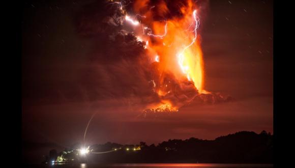 Chile: Espectacular segunda erupción del volcán Calbuco (VIDEO)