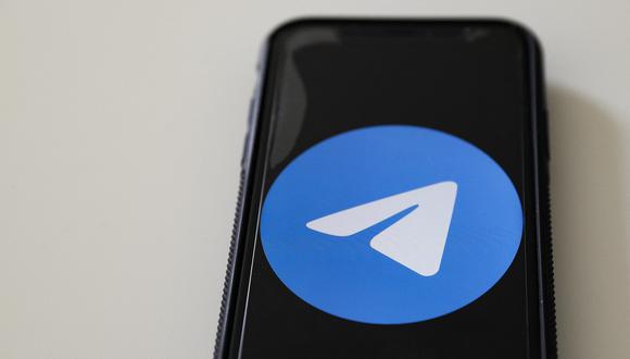 Un teléfono inteligente que muestra el logotipo de la aplicación Telegram, el 16 de agosto de 2019. (Foto referencial de GEOFFROY VAN DER HASSELT / AFP)
