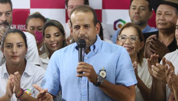 El candidato presidencial de la alianza electoral Creemos, Luis Fernando Camacho, en una conferencia ante los medios este lunes en Santa Cruz (Bolivia). (Foto: EFE/Juan Carlos Torrejón).