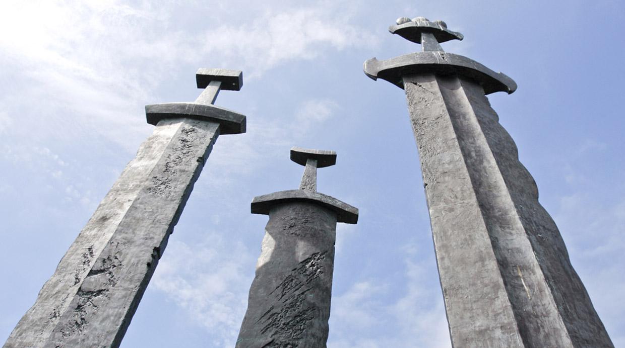 La espada en la piedra del rey Arturo existe en Noruega - 2