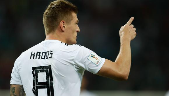 Toni Kroos evitó que Alemania cayera en un precipicio en Rusia 2018 ante la dura Suecia. En el epílogo del encuentro, el mediocampista teutón anotó un golazo que los mantiene en carrera. (Foto: AFP)