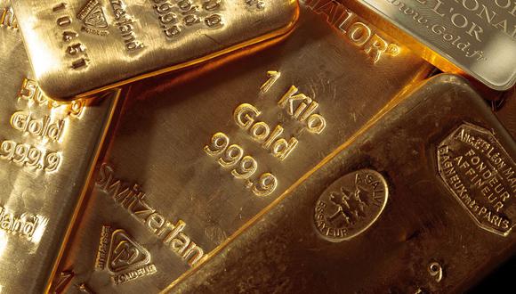 El precio del oro, uno de los activos refugio en tiempos de incertidumbre, sube un 0,5 %, hasta 2.355 dólares por onza, pero está lejos del máximo alcanzado el viernes (2.431,5 dólares) | Foto: AFP